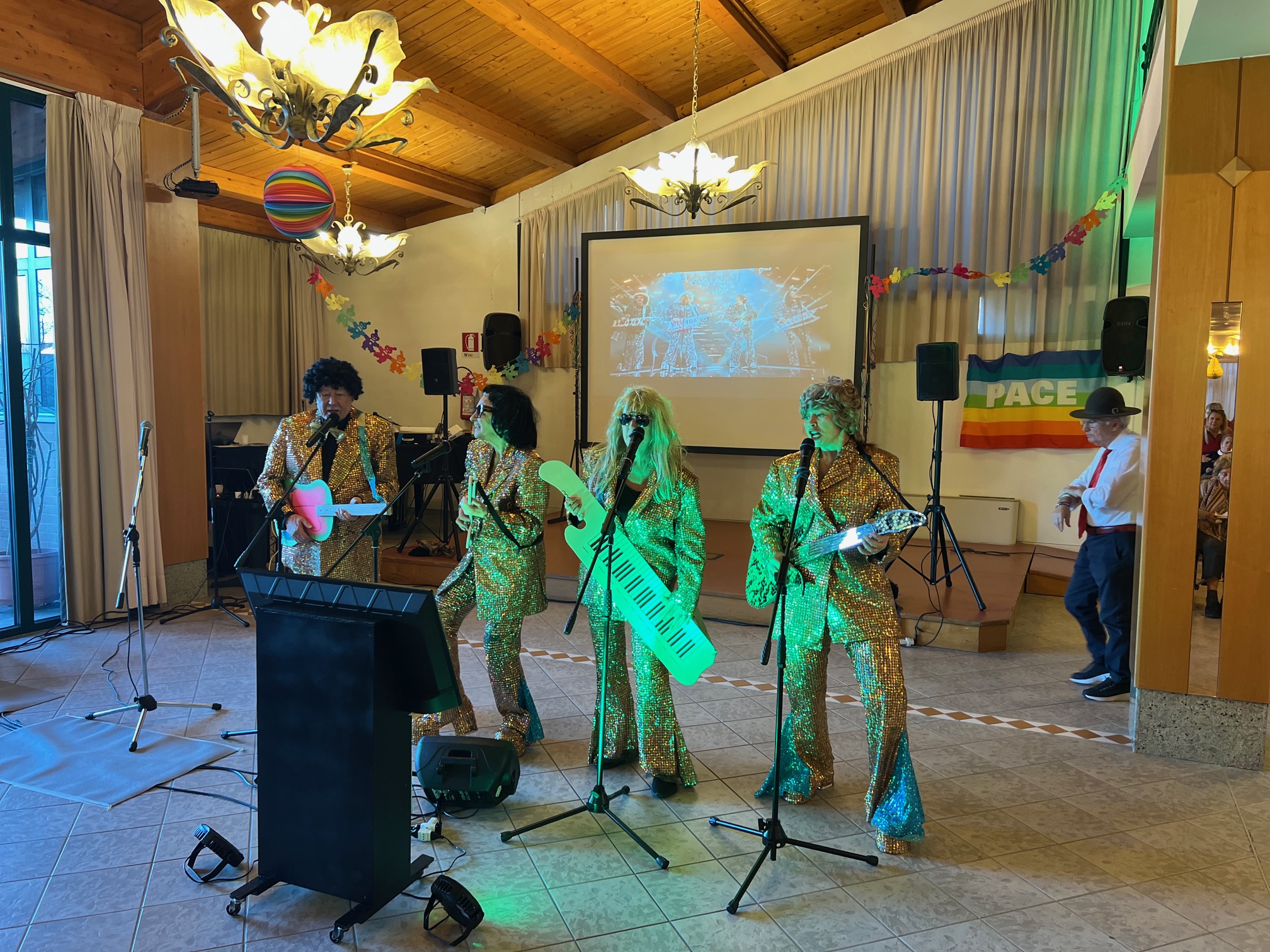 Residenza Pio XII - Martedi grasso con il gruppo " Insieme per la qualità della vita".