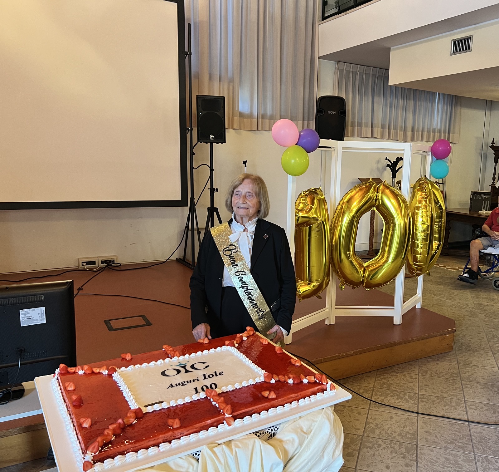 Residenza Pio XII - La festeggiata e centenaria signora Maria Toppao